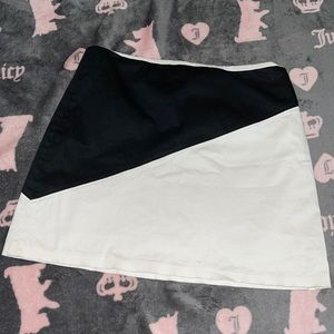 Alice and Olivia Black and White Mini 💕